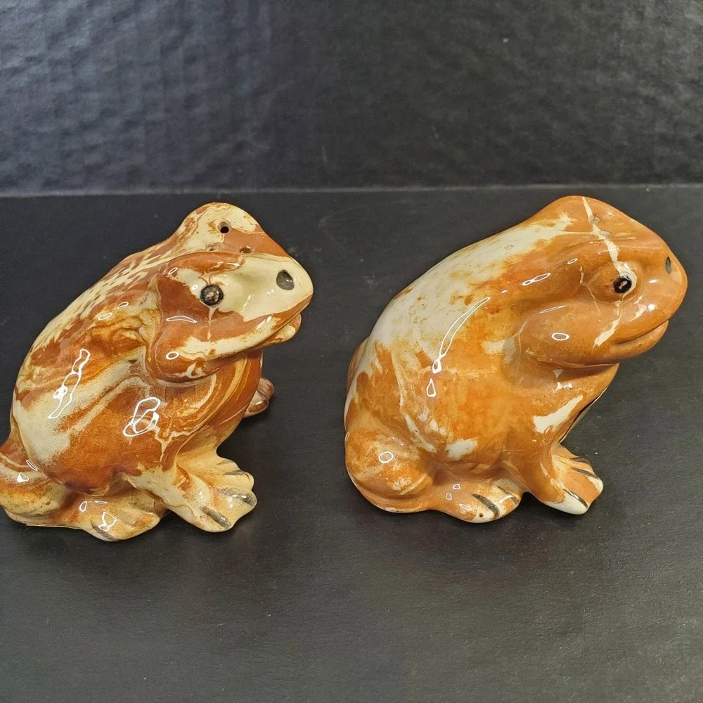Alaskan Clay FROG Salt & Pepper Shaker Set Brown Cream Swirl Made In Alaska‎